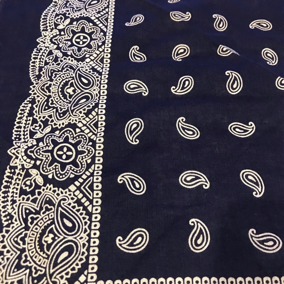 SAKS FIFTH AVENUE BEJEWELED SCARF - Picture 13 of 15